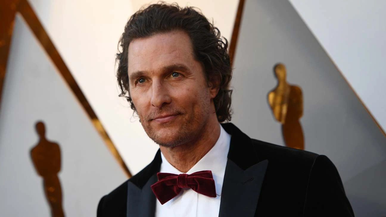 ”mathew-mcconaughey-visits-home-town-of-uvalde-texas-to-pay-tribute-to-the-live-lost”