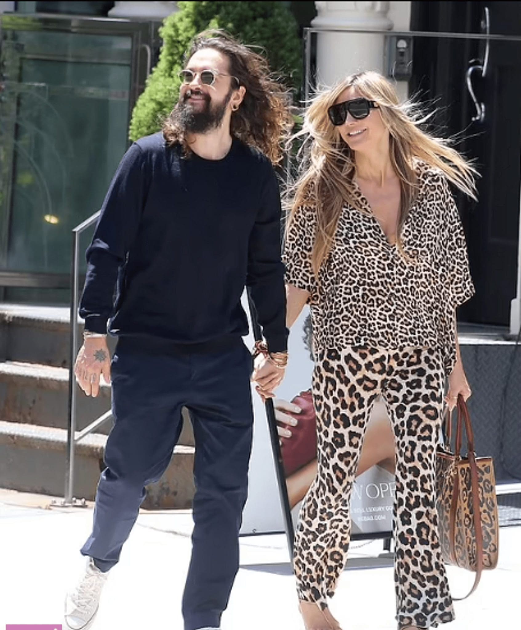 Supermodel Heidi Klum in a 'predatory' total bow, walked with her husband in New York