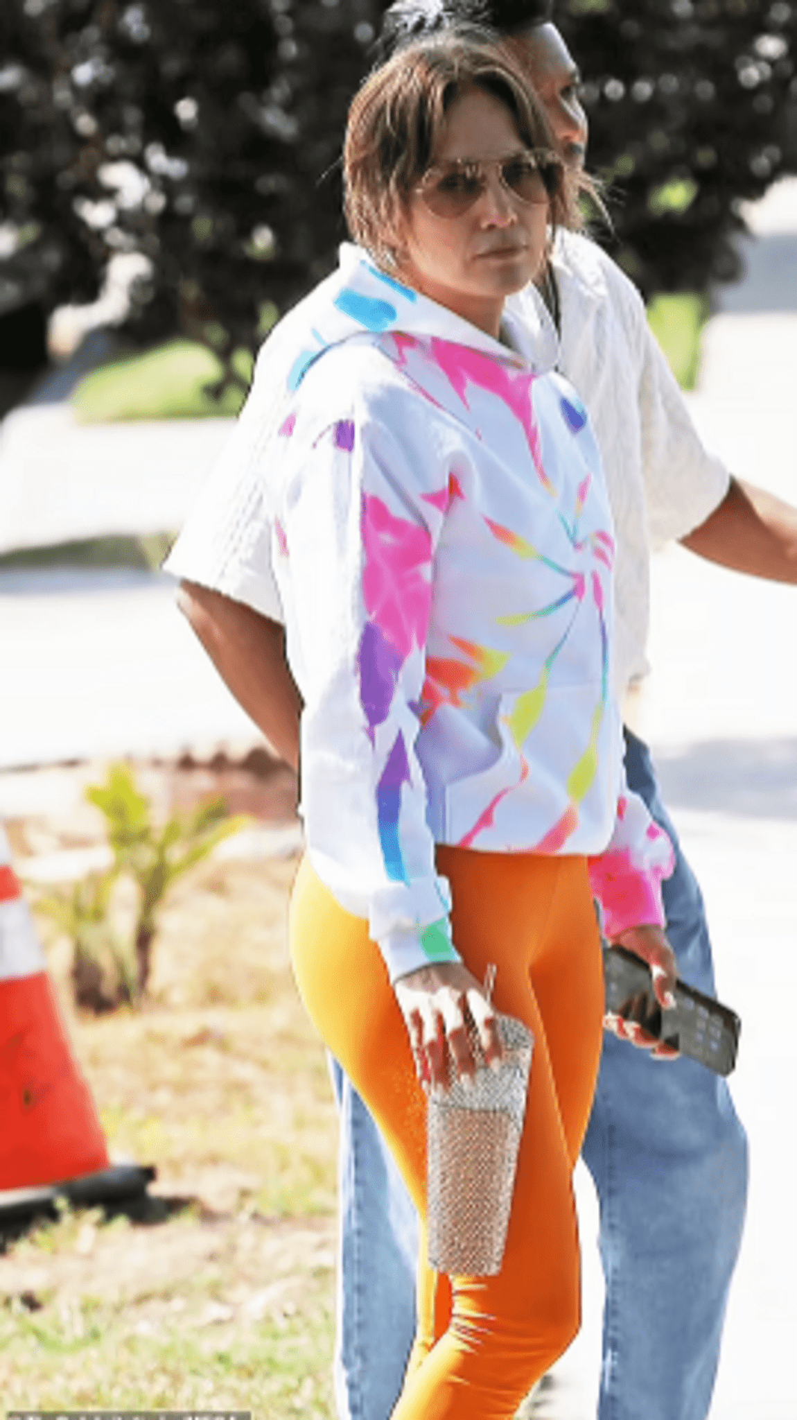 jennifer-lopez-wears-orange-leggings-to-show-her-love-for-cheerful-colors
