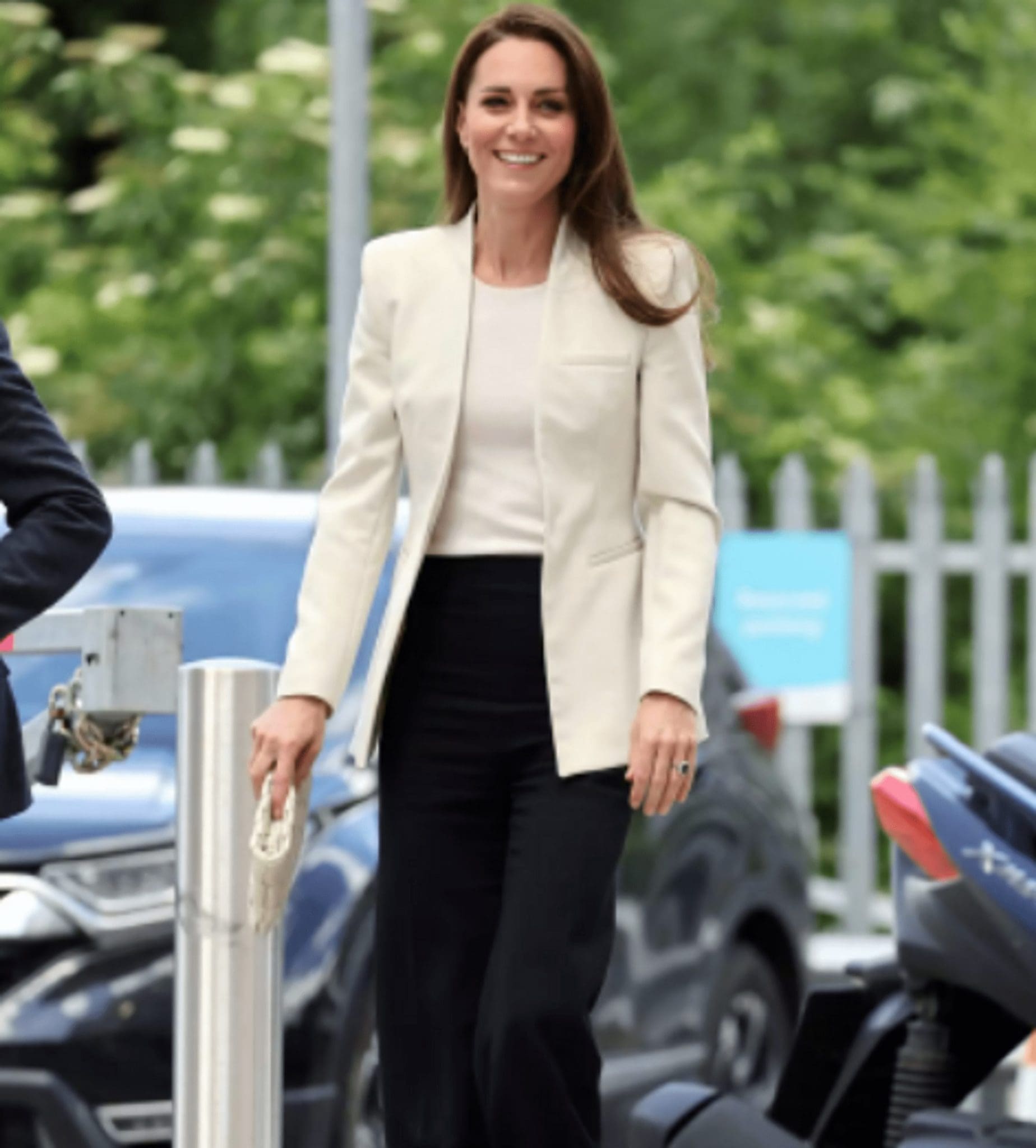 Kate Middleton, in a classic look, visited the Little Village charity center in London