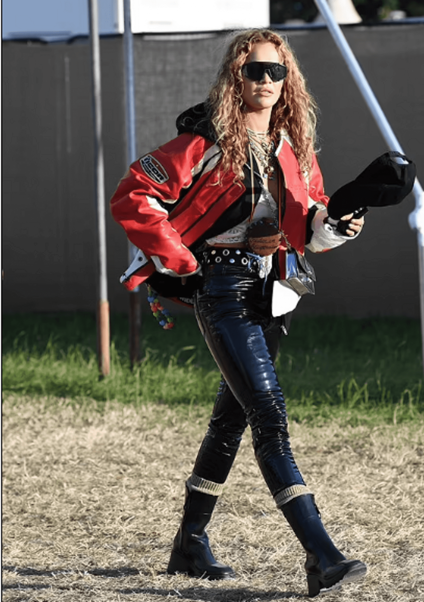 rita-ora-was-not-timid-about-walking-around-the-glastonbury-festival-without-makeup-and-styling