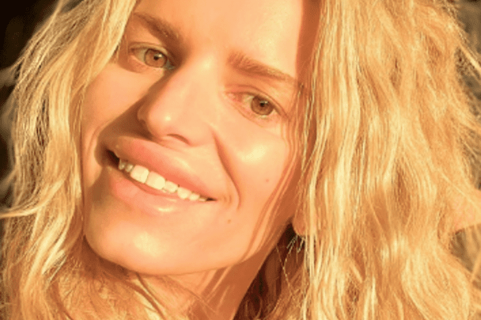Jessica Simpson shared with fans a selfie without makeup