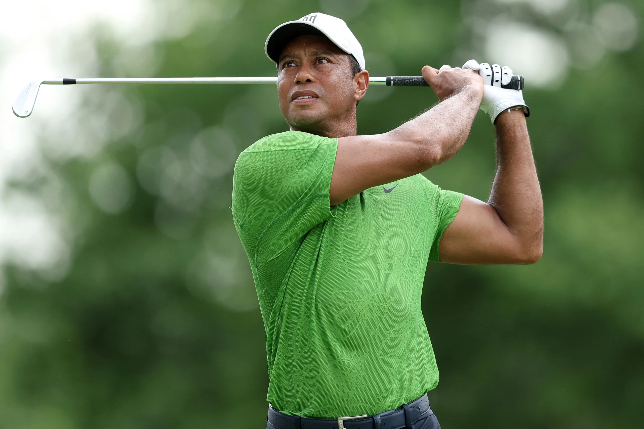billionaire-status-tiger-woods-finally-makes-his-place-among-the-two-other-athletes-to-reach-it