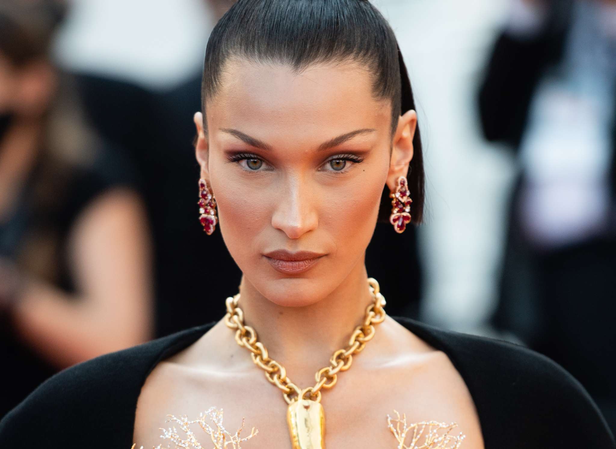 Bella Hadid Is Rocking The Fashion Game With A '90s Themed Denim And Leopard Print Skirt