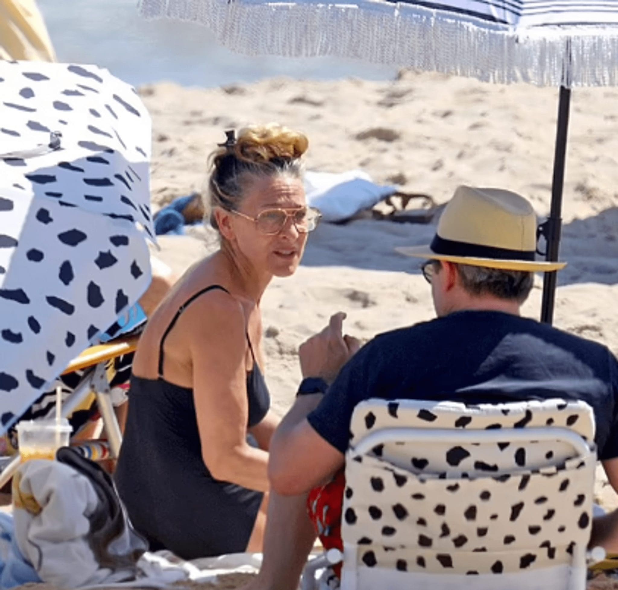 How a fan of natural aging Sarah Jessica Parker looks in a swimsuit