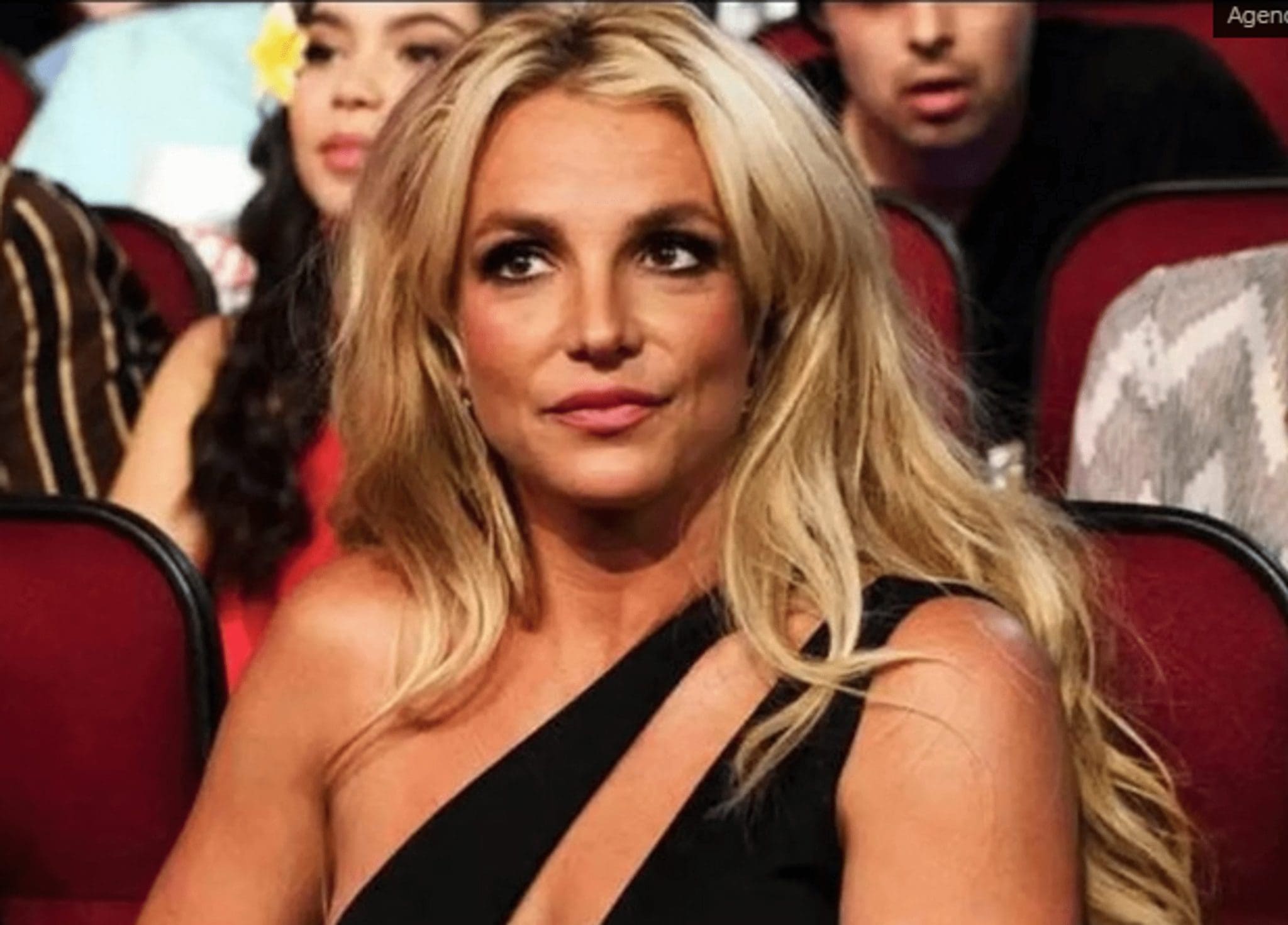 Britney Spears Got Behind The Wheel And Paralyzed The Lane, Left Without Gasoline