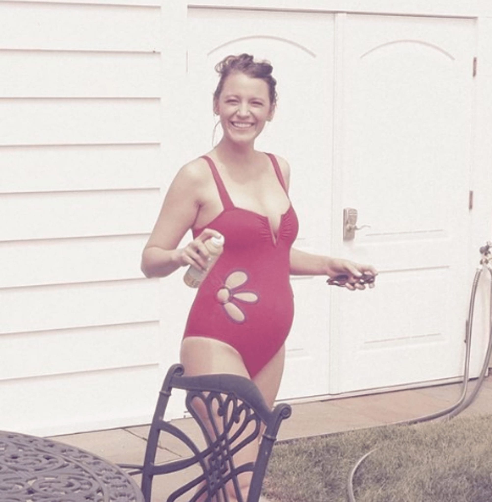Blake Lively Bares Her Baby Bump To Avoid Photographers
