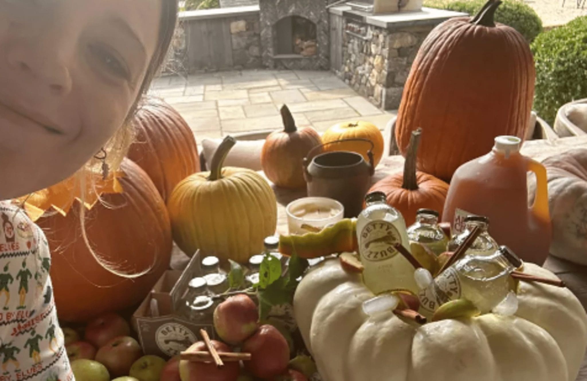 Blake Lively Showed Off Her Elaborate Autumn Décor, Complete With Bread In The Shape Of A Pumpkin