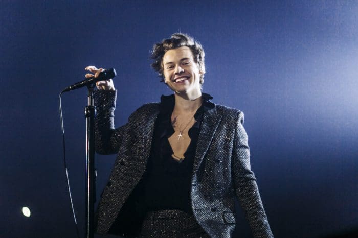 Harry Styles Stops In The Middle Of New York Show To Honor Queen Elizabeth II Upon Her Passing