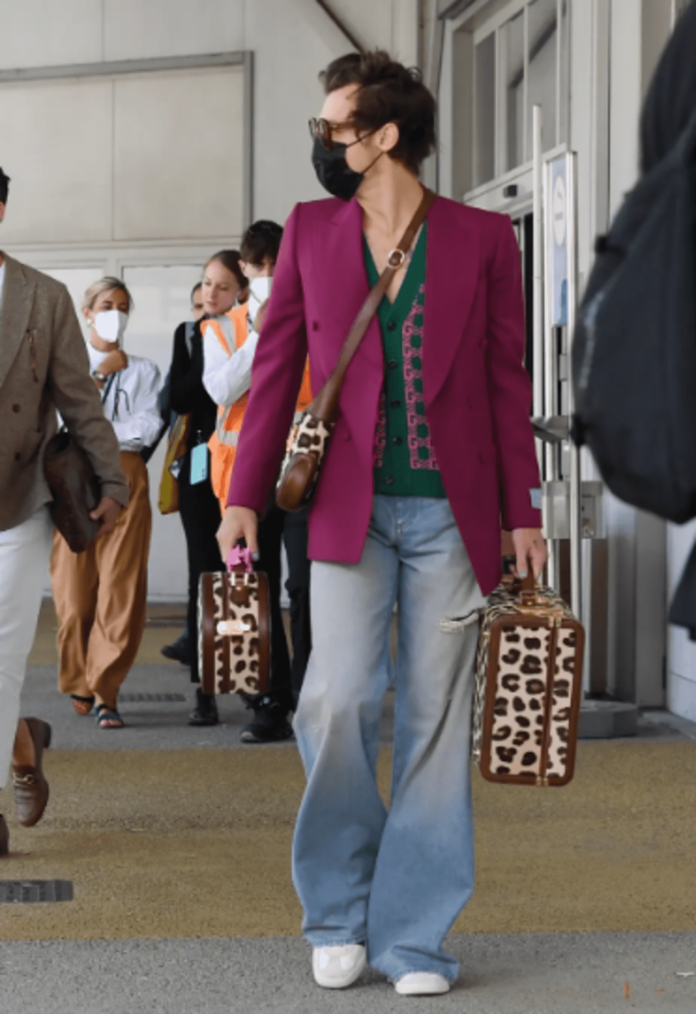 The 'One Direction' Harry Styles Exuded Sophistication As He Arrived At The Airport