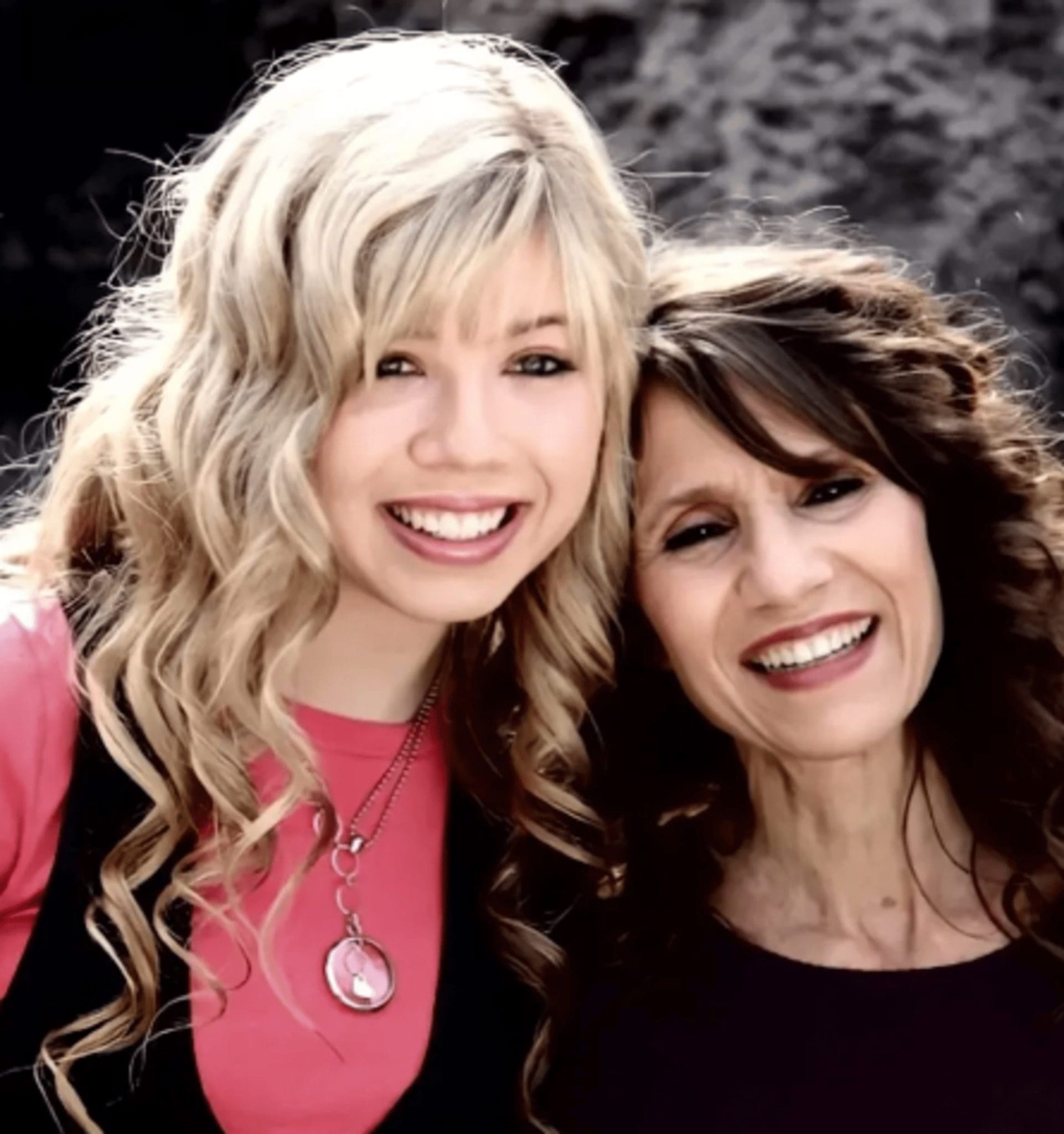 Jennette McCurdy Alleged That Debbie McCurdy, Her Deceased Mother, Would Force Her And Her Brother To Take Showers Together.