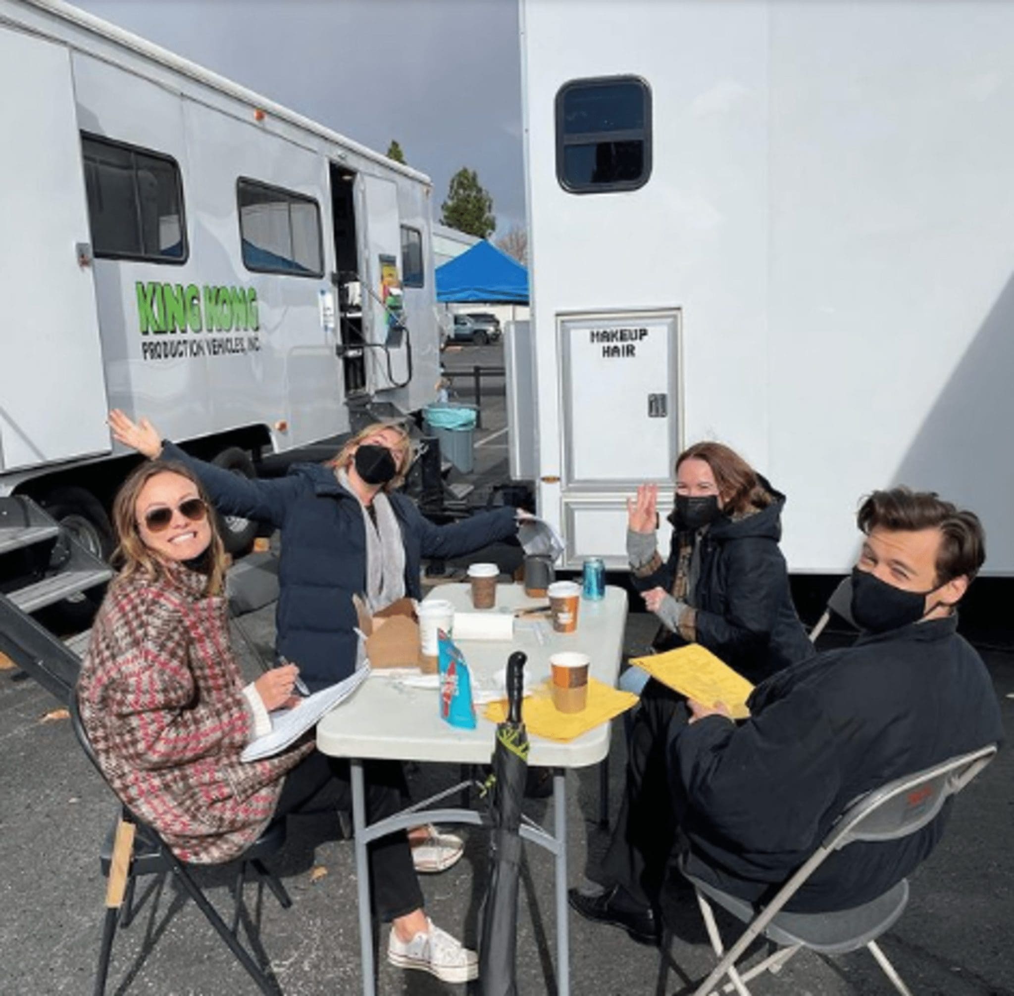 During The Filming Of "Don't Worry Darling," Olivia Wilde, Florence Pugh, And Harry Styles Posed For A Photo Together