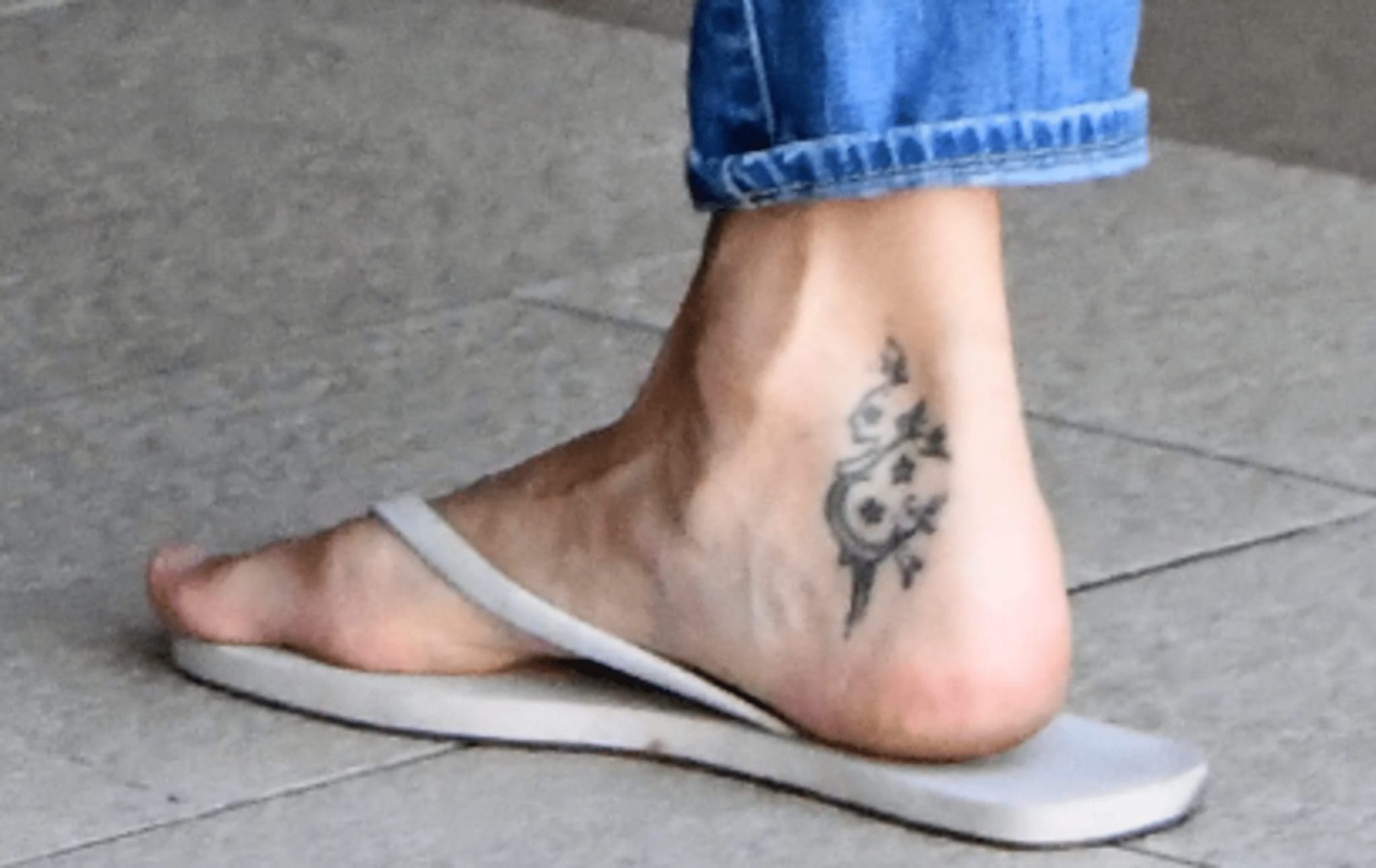A Closer Look Reveals That Gisele Bündchen's Foot Tattoo Has Been Altered